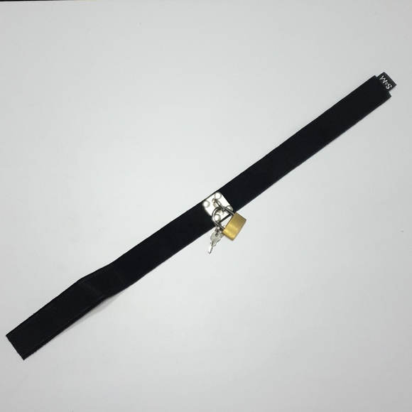 Black soft felt lock and key Velcro choker - Picture 15 of 15